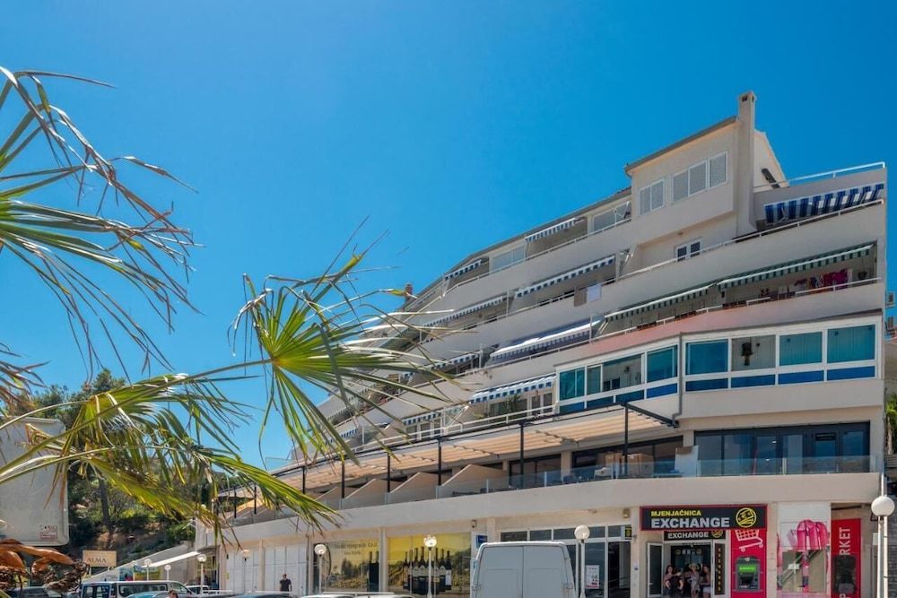 undefined Hostel Book'n'Hook