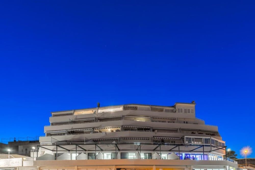 undefined Hostel Book'n'Hook 3