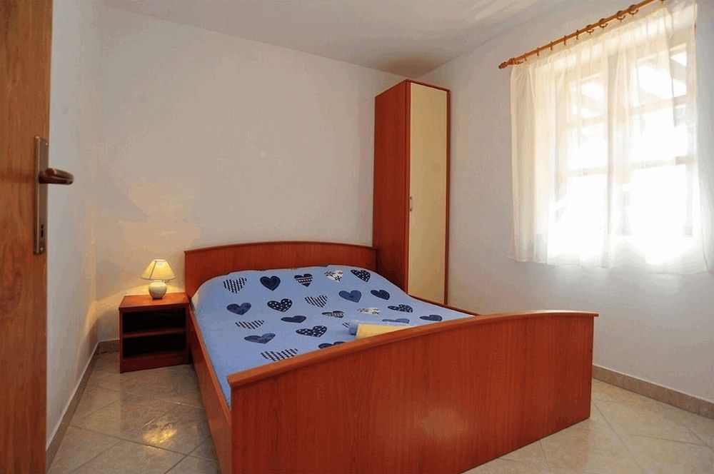 Apartment (A2)