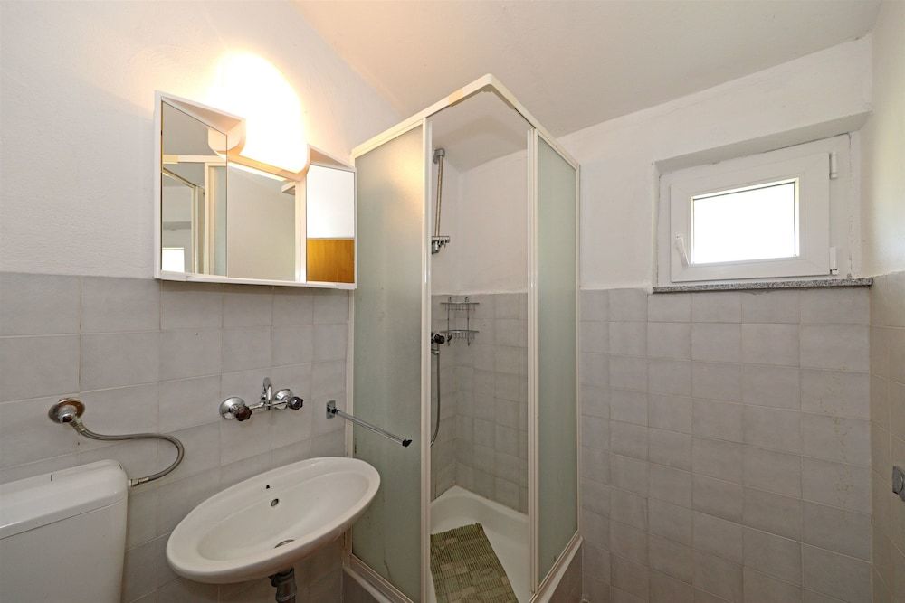 Apartments and Rooms Dragica Room (S1) 6