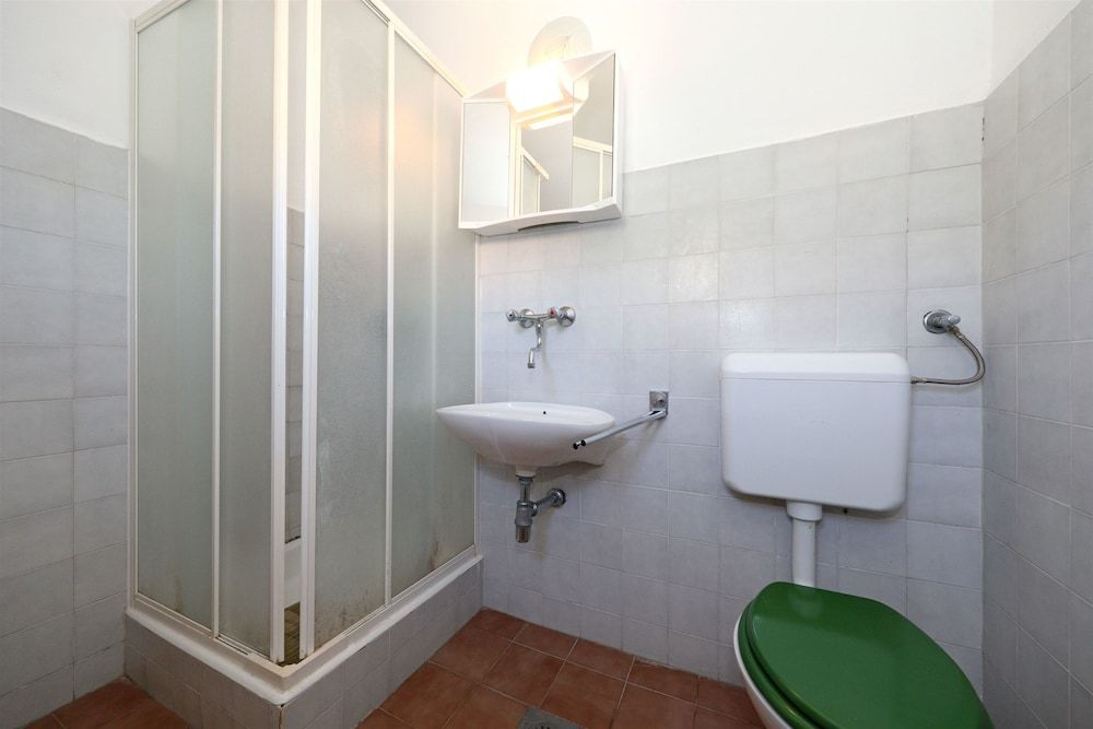 Apartments and Rooms Dragica Room (S3) 6