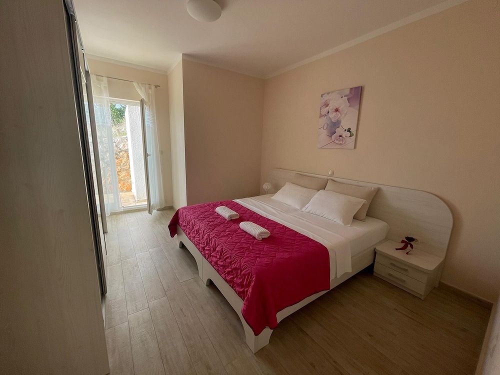 Comfort Apartment, 2 Bedrooms, Sea View, Sea Facing (Upper Floor)