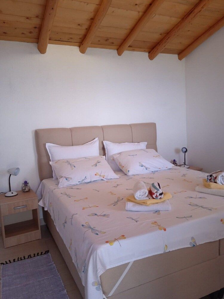 House (One Bedroom Holiday Home with Swimmin)