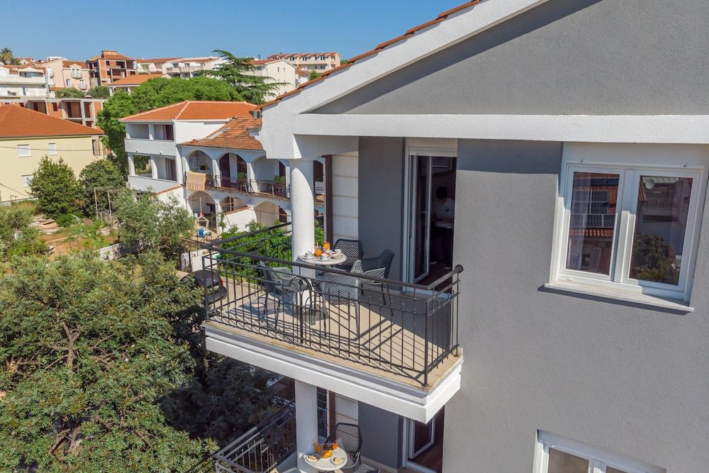 Apartment Ela 220m From the Beach