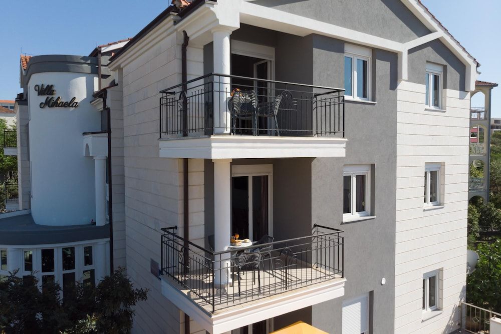 Apartment Ela 220m From the Beach