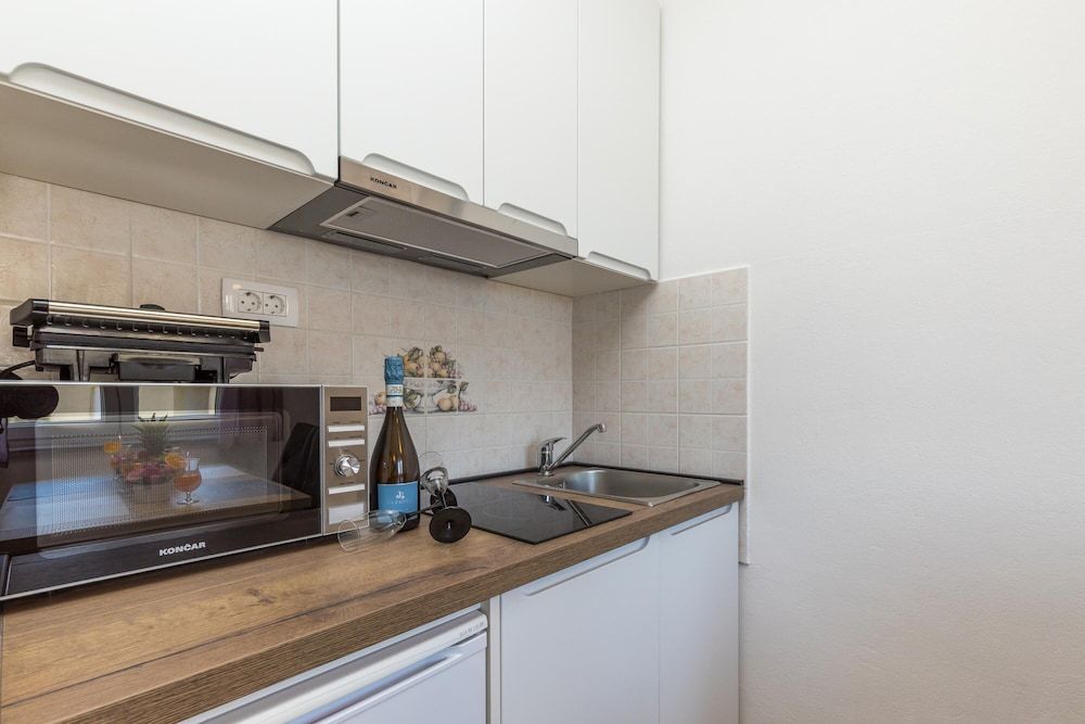 Apartment Antonia 220m From the Beach