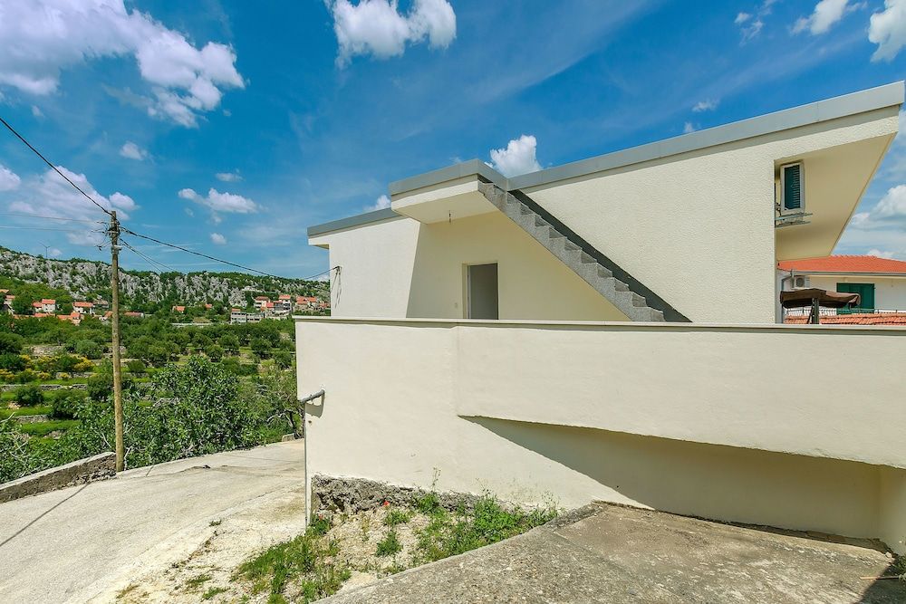 House Cattleya