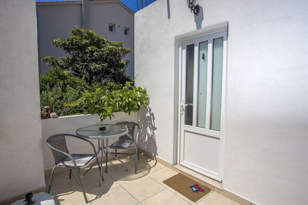 undefined Apartments Milka 8