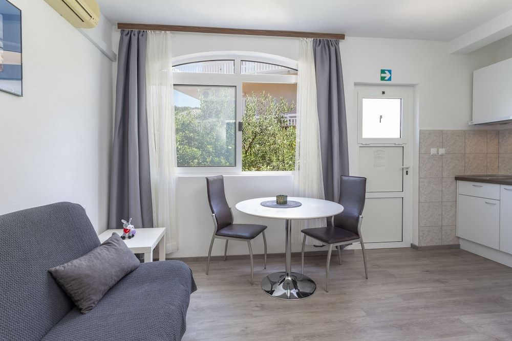 Apartments Milka Studio (S1) 4