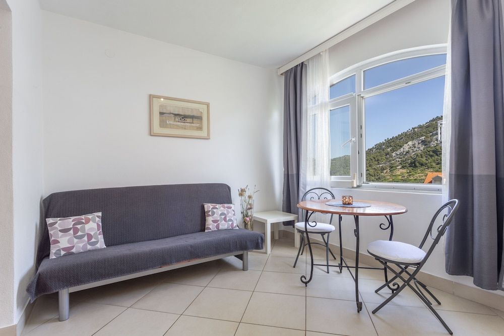 Apartments Milka Studio (S2) 8