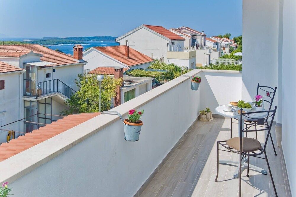 undefined Apartments Nina Hvar town 3