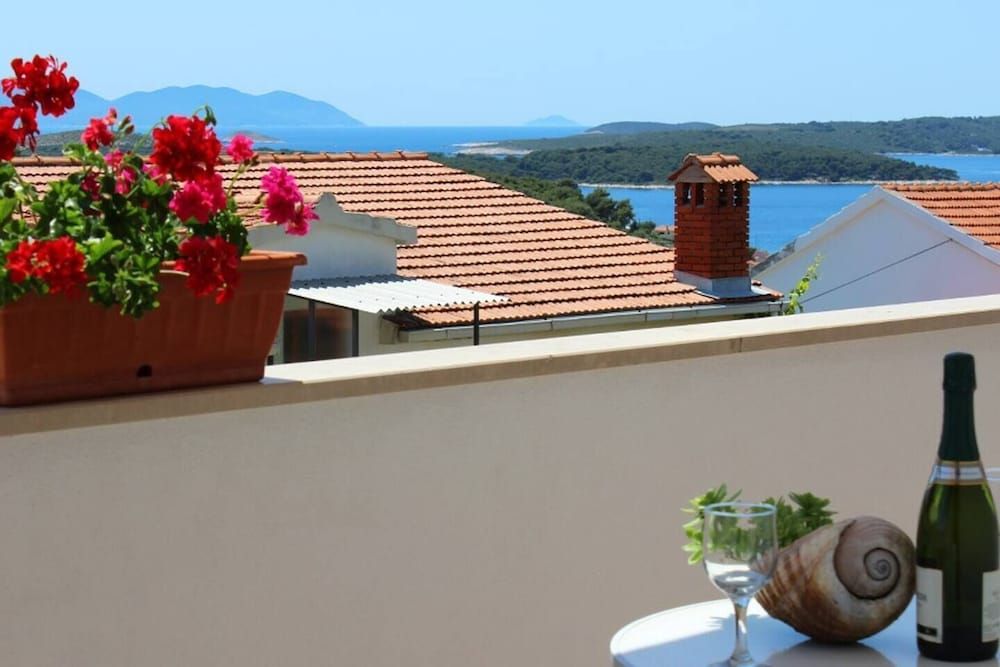 Apartments Nina Hvar town Comfort Apartment, Terrace, Sea View 8