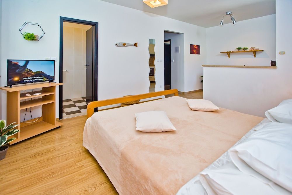 Apartments Nina Hvar town Standard Apartment 3