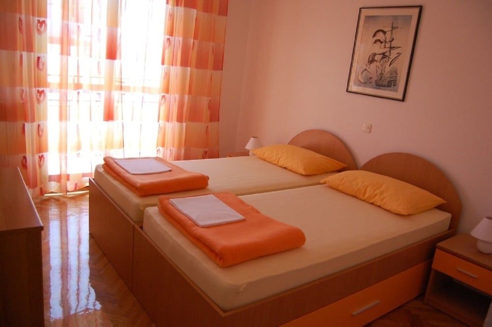 undefined Marti - Free Parking and Grill - A1 - More 5