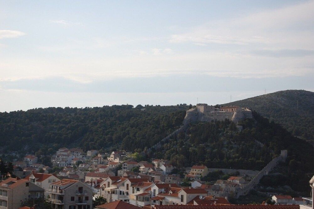 undefined Marti - Free Parking and Grill - A1 - More 9