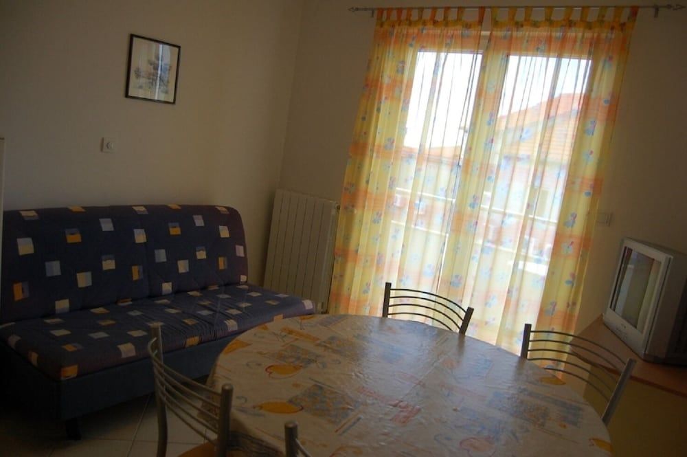 undefined Marti - Free Parking and Grill - A3 - Sunce 9