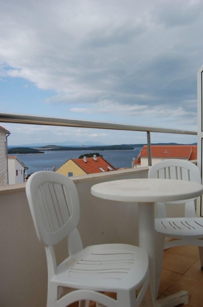 undefined Marti - Free Parking and Grill - A3 - Sunce 10