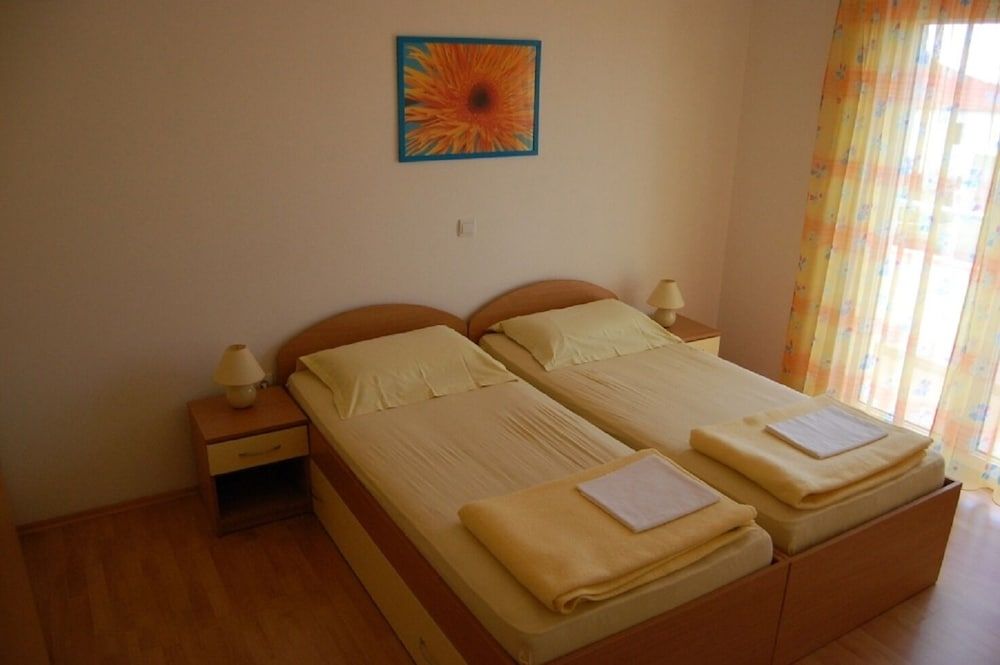 undefined Marti - Free Parking and Grill - A3 - Sunce 6