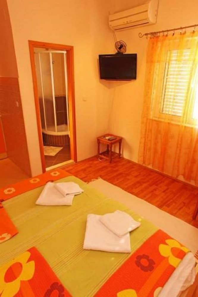 undefined Marija - Free Parking - Naranca 9