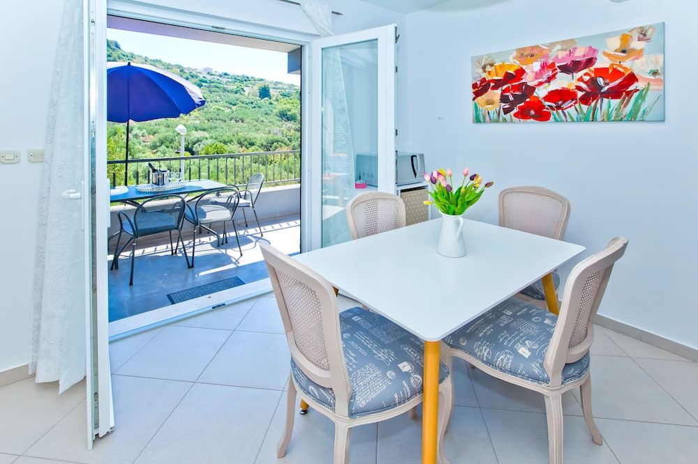 undefined Apartments Maslina 8