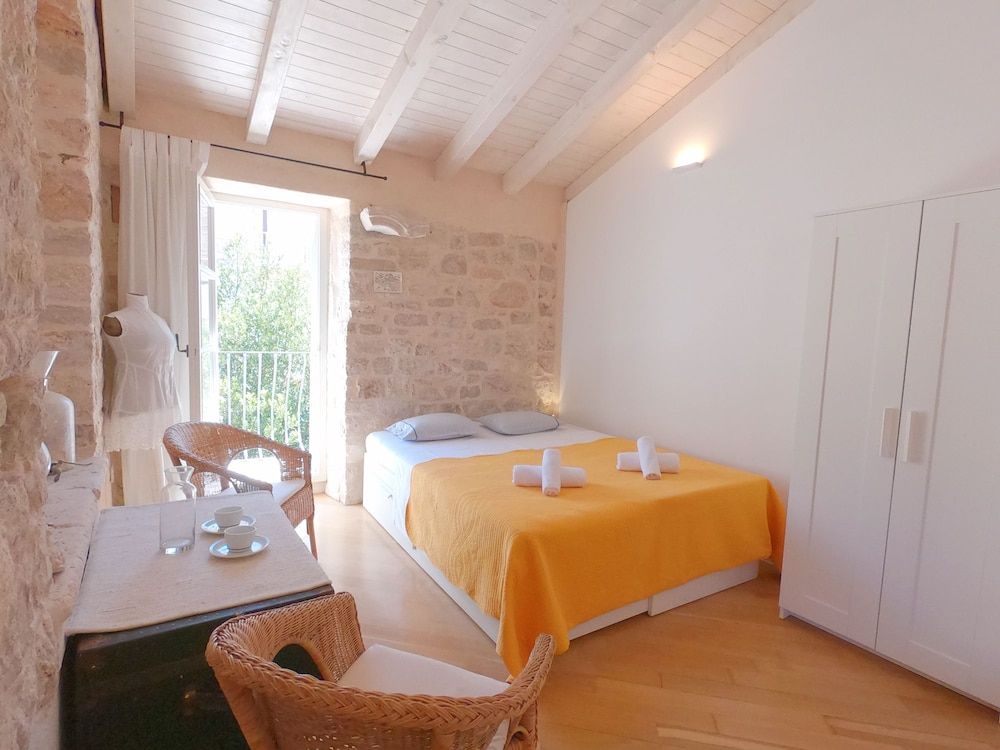 undefined Historic Piazza House & Romantic Garden 8