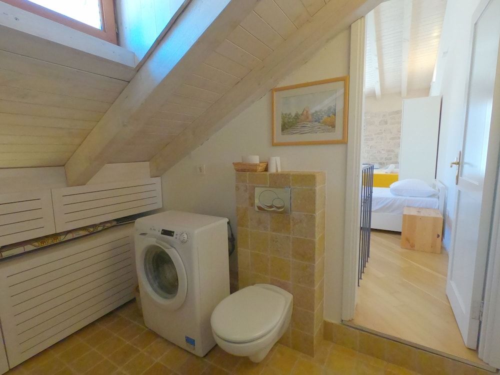 Historic Piazza House & Romantic Garden Apartment 20