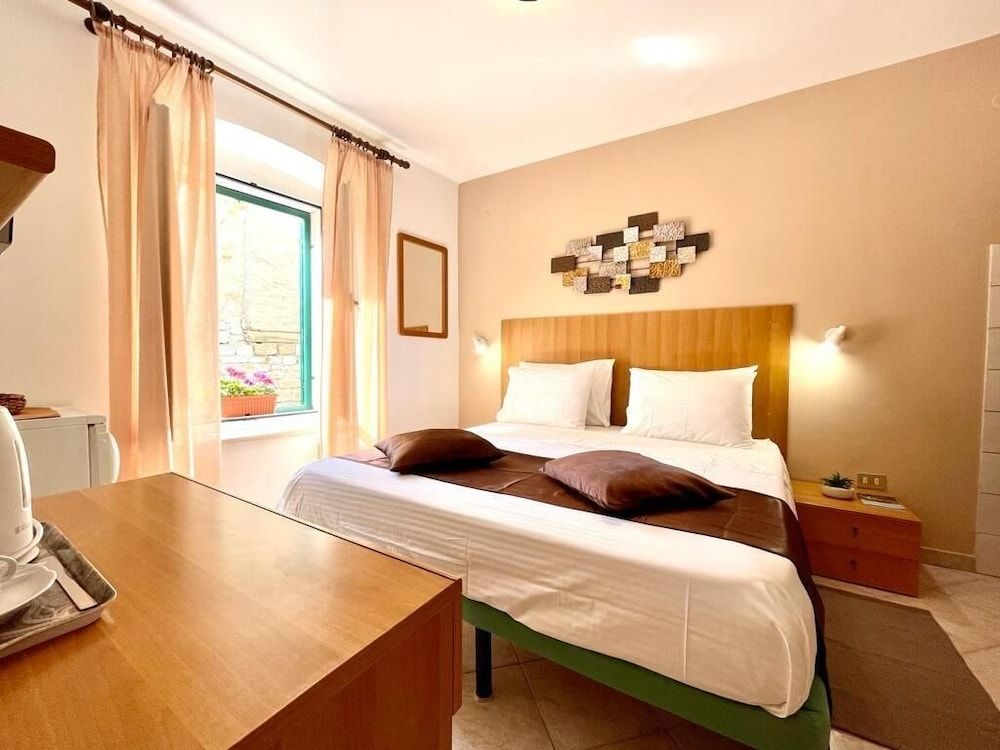 Rooms & Apartments Villa Town Gate Double Room 2