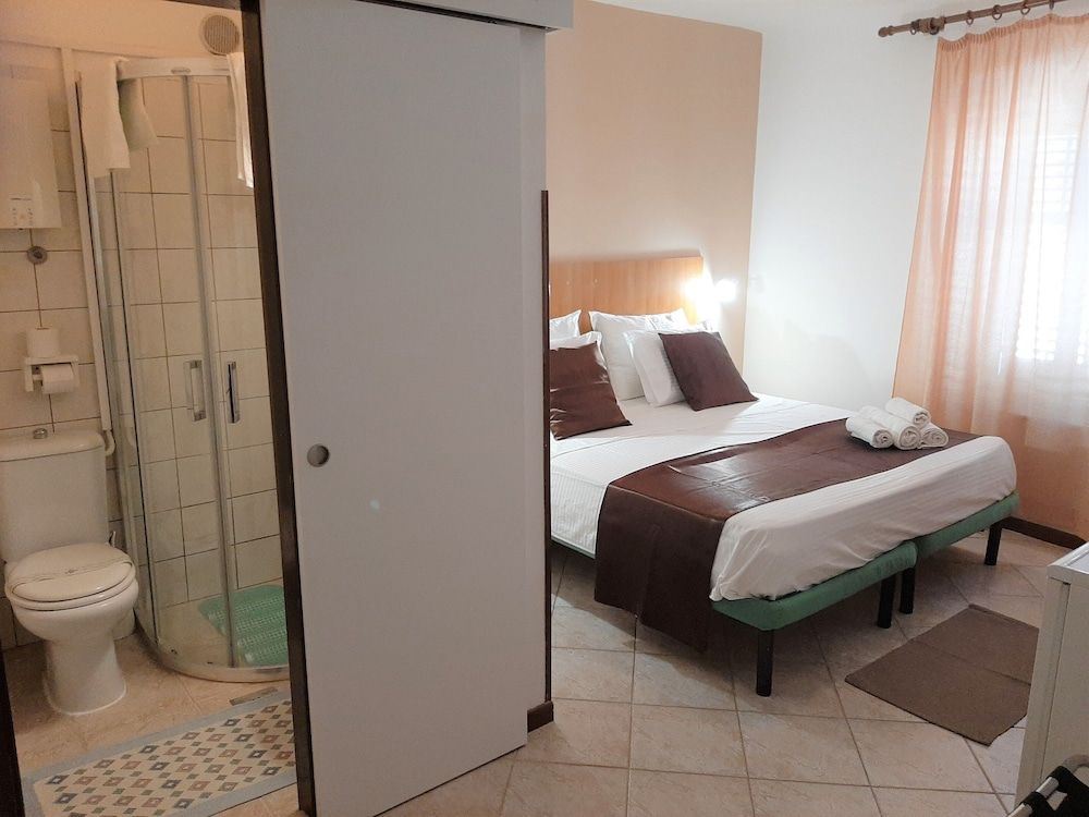 Rooms & Apartments Villa Town Gate Double or Twin Room, Non Smoking, City View 5