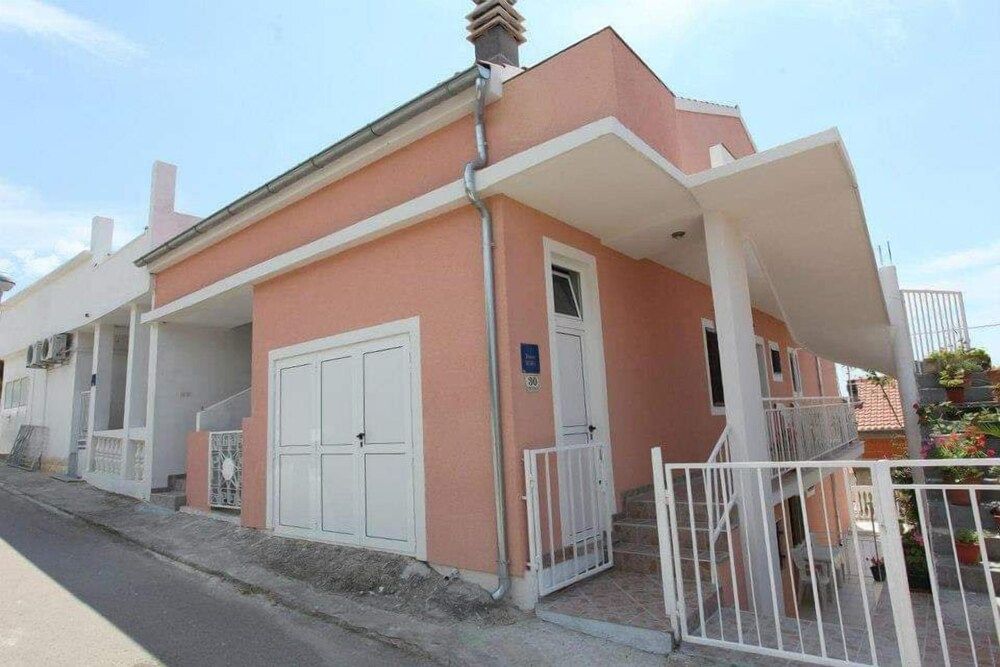 undefined Apartments Alissa 5