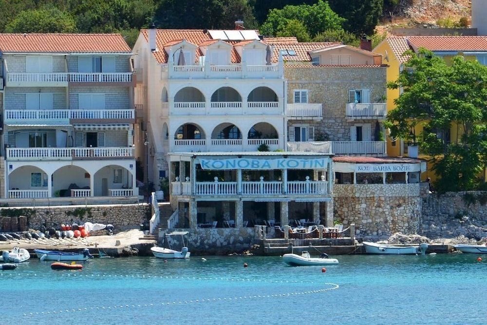 undefined Villa Stonehouse 2