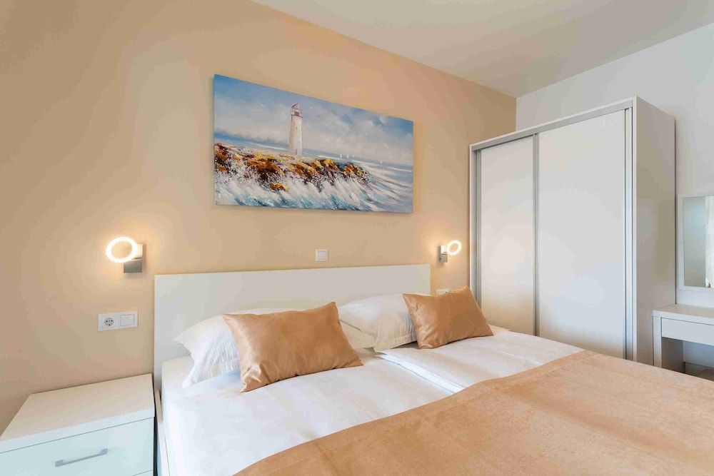 undefined Villa Stonehouse 3