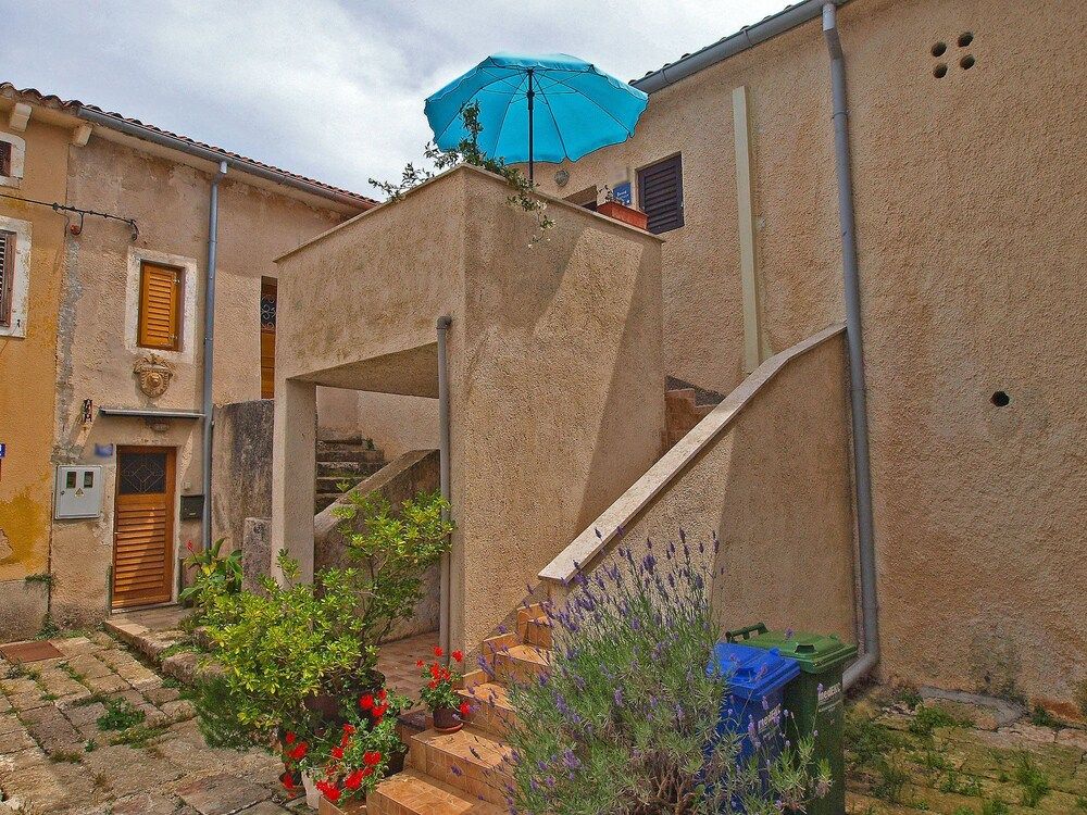 Apartment 256