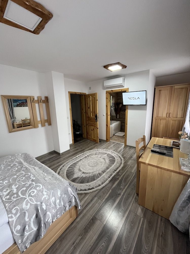 Rustic Inn River Deluxe Room, 1 Queen Bed, Non Smoking 34