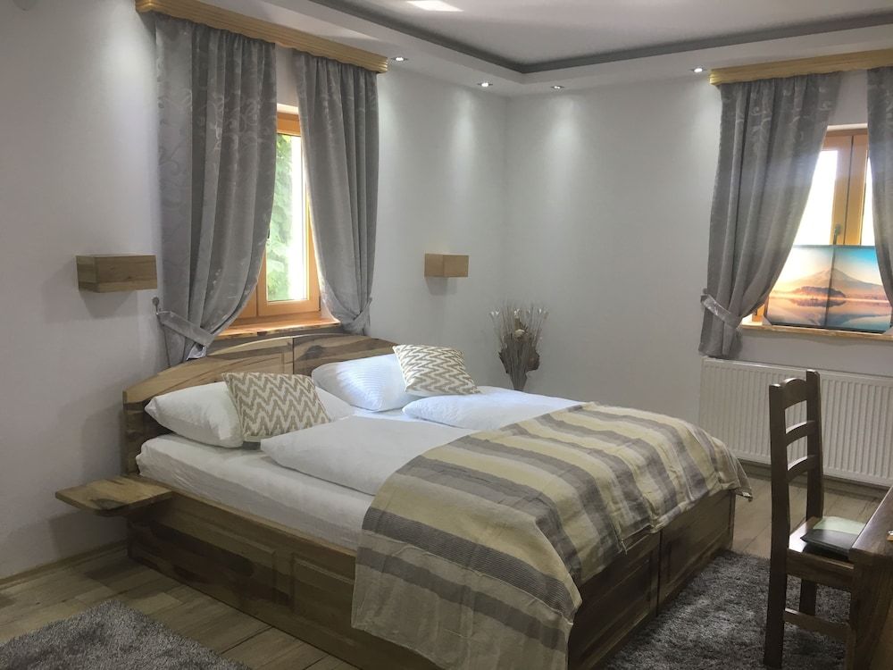 undefined Rustic Inn River 8