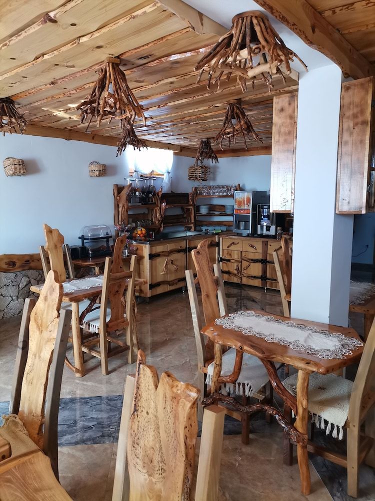 undefined Rustic Inn River 7