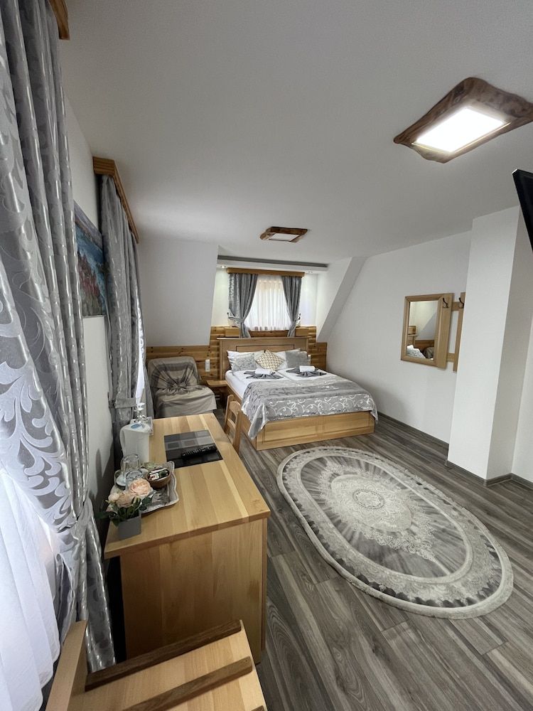 Rustic Inn River Deluxe Room, 1 Queen Bed, Non Smoking 35