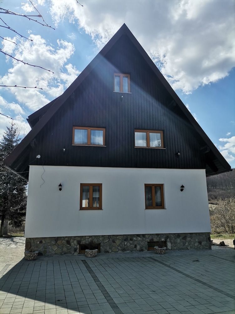 undefined Rustic Inn River 4