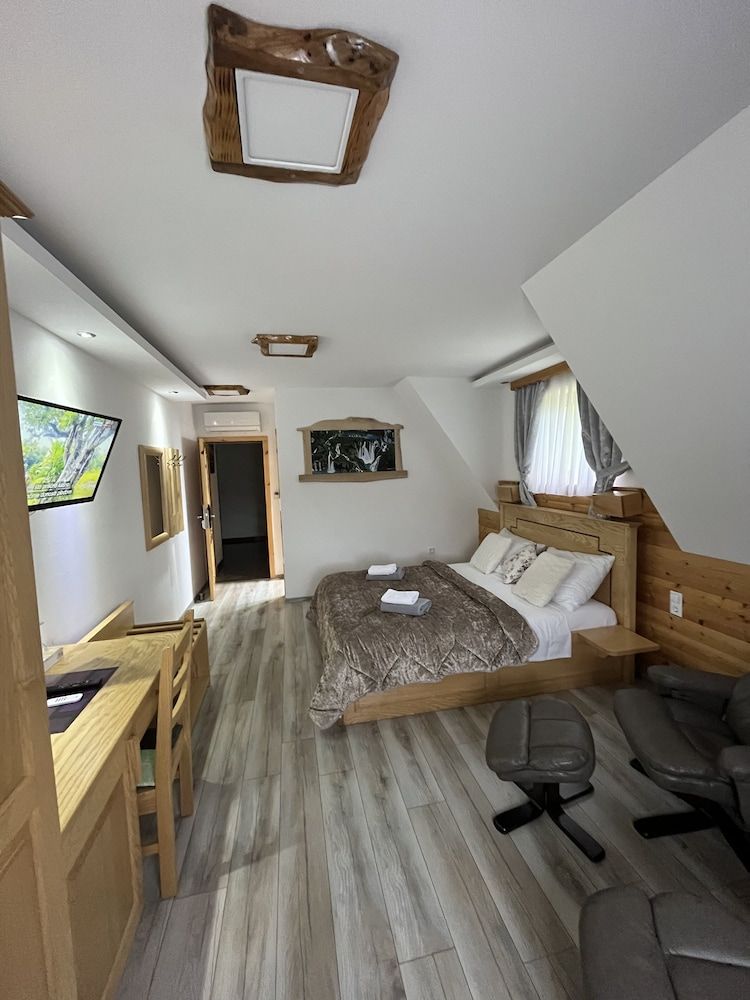 Rustic Inn River Deluxe Room, 1 Queen Bed, Non Smoking 36