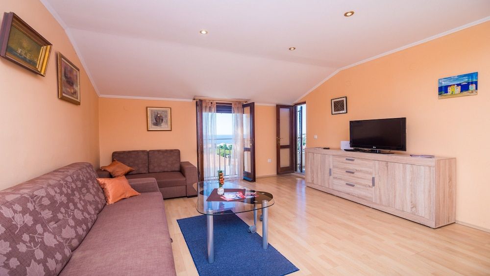 undefined Apartments Kristic 8