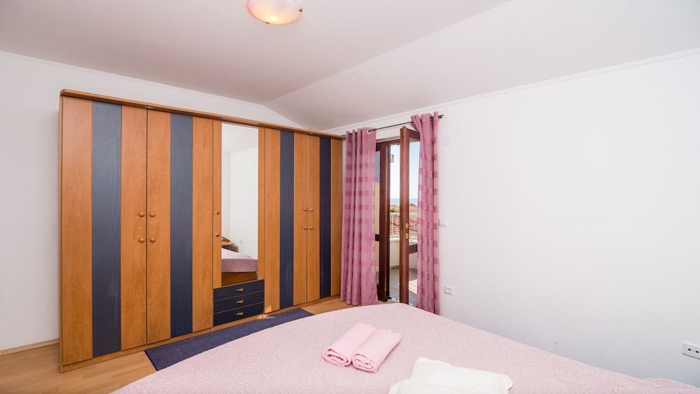 undefined Apartments Kristic 7