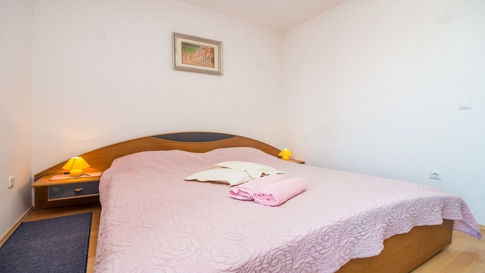 undefined Apartments Kristic 9