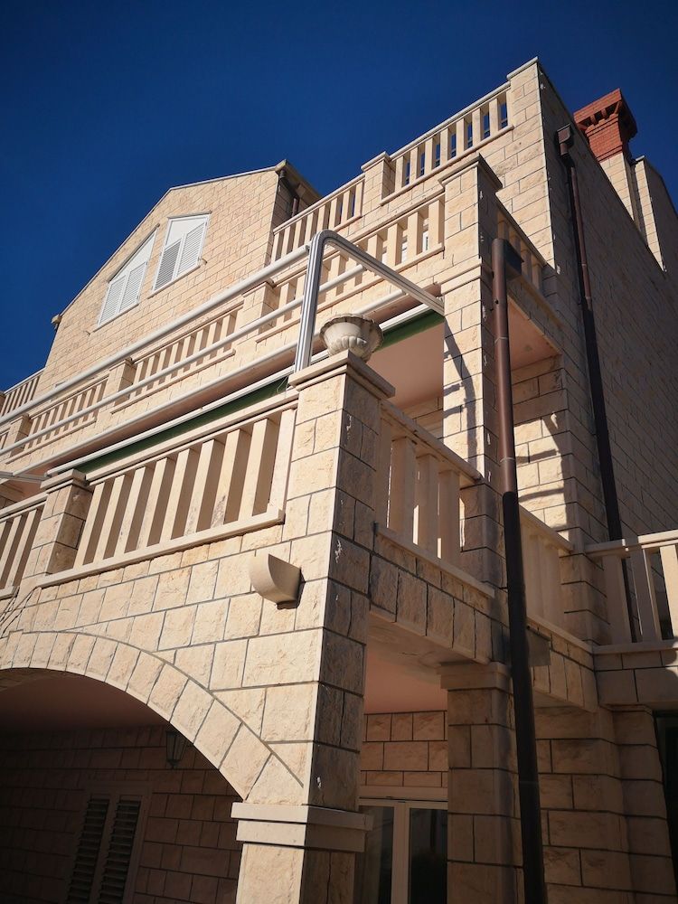 undefined City Apartments Lani 4 4