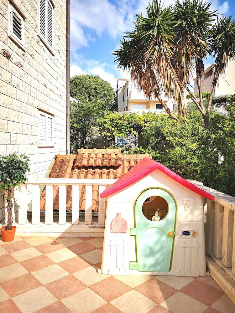 undefined City Apartments Lani 4