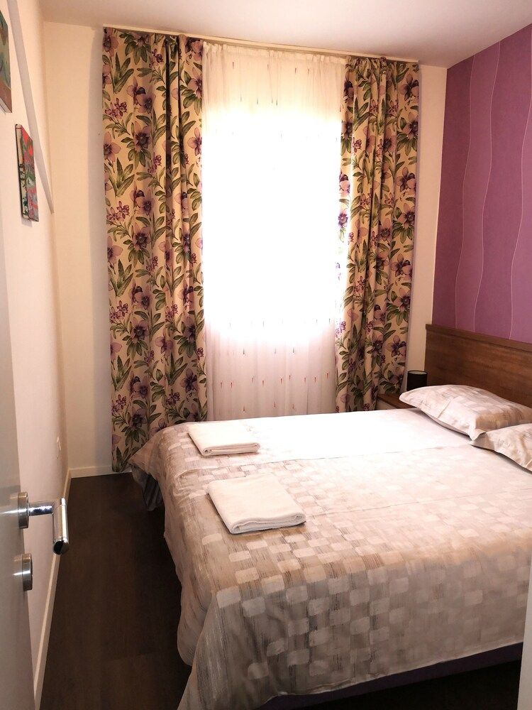 undefined City Apartments Lani 4 7