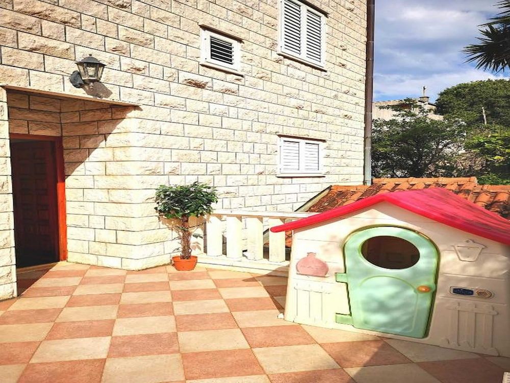 undefined City Apartments Lani 9