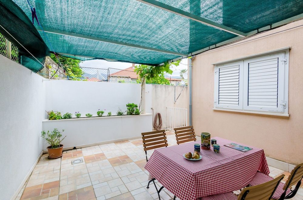 undefined Apartments Captain 3