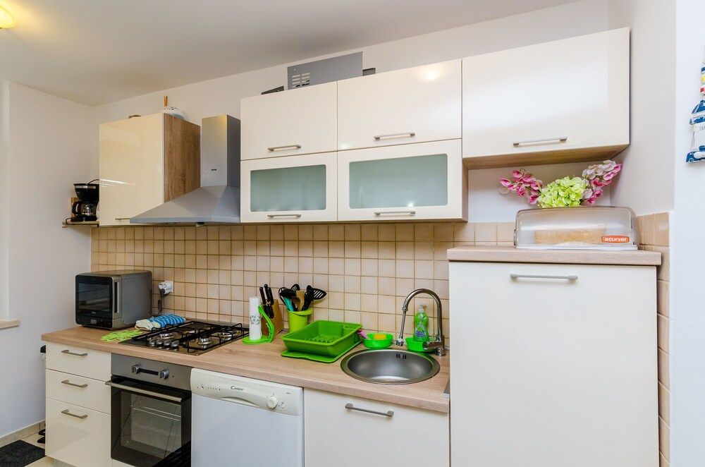 undefined Apartments Captain 7