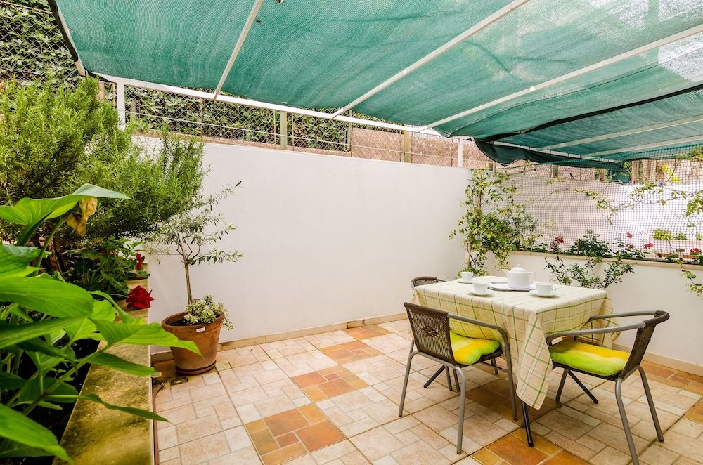 undefined Apartments Captain 2