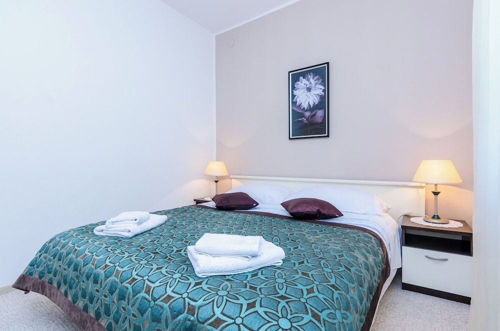 Apartments Nicol Apartment (Two-Bedroom Apartment with Balcony) 2