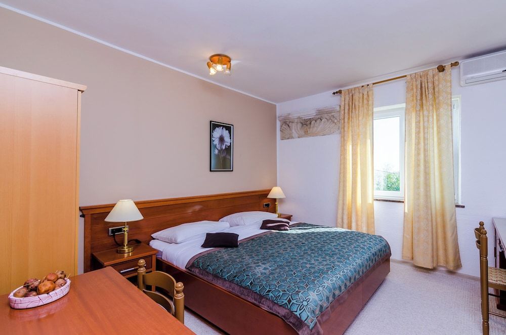 Apartments Nicol Apartment (Two-Bedroom Apartment with Sea View)